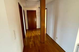 Helle Dachgeschosswohnung mit Balkon in Mannheim Neckarau