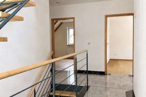 SEHR SCHÖNES EINFAMILIENHAUS MIT GARAGE UND PV-ANLAGE IN THRENA – Die vollständige Adresse der Immobilie erhältst du vom Anbieter., 4683 Belgershain – Vorschaubild 12