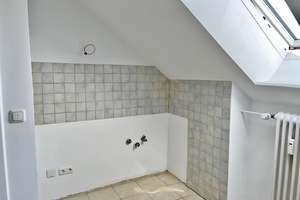 Helle 3-Zimmer-Dachgeschosswohnung in München-Allach mit Stellplatz und eigenem Gartenanteil – Franz-Töpsl-Weg 15, 80999 Untermenzing, München – Vorschaubild 8