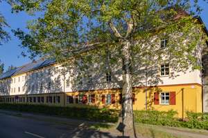 Zuhause fühlen: Frisch renovierte 2-Raumwohnung mit Balkon und großer Wohnküche! – Salzburger Str. 39, 1279 Laubegast, Dresden – Vorschaubild 1