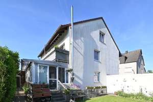 Teilvermietetes gepflegtes 2-3 FH in zentraler Lage mit Garten, Balkon und 3 Garagen – Die vollständige Adresse der Immobilie erhältst du vom Anbieter., 59439 Holzwickede – Vorschaubild 1