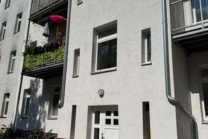 Urbanes Wohnen im Herzen von Leipzig-Connewitz - frisch renovierte 2-Zimmer-Wohnung mit Balkon – Stockartstr. 28, 4277 Connewitz, Leipzig – Vorschaubild 1