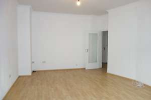 EXKLUSIV NÄHE BILKER ARCADEN MODERN MIT BALKON WANNENBAD EINBAUKÜCHE MÖGL. LAMINAT 3. ETAGE / AUFZUG – Brunnenstr. 20, 40223 Bilk, Düsseldorf – Vorschaubild 3