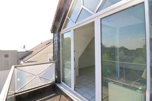 Helle Dachgeschosswohnung mit Aufzug, Balkon & Tiefgarage in Solingen-Wald – Die vollständige Adresse der Immobilie erhältst du vom Anbieter., 42719 Wald, Solingen – Vorschaubild 3