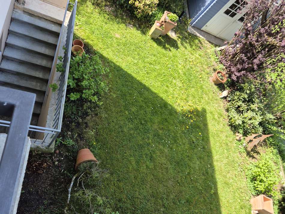 Blick vom Balkon in den Garten