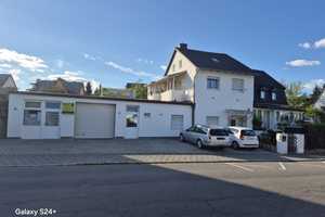 Mehrfamilienhaus und Gewerbe 3 Wohnungen Werkstatt Büro Lager 7 Parkplätze – Regelsbacherstr 2, 90547 Fürth (Kreis) – Vorschaubild 1