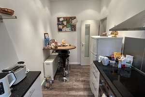 1 x Zimmer 11 qm  ( in 2 Zi Wohnung ) 
