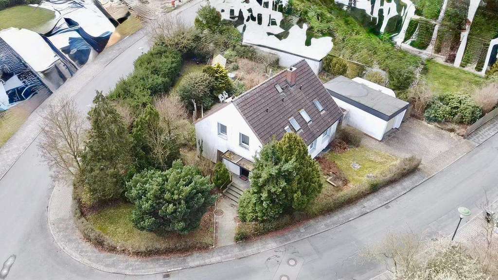 Immobilie in Wolfsburg - Einfamilienhaus mit vielen Möglichkeiten in begehrter Wolfsburger Wohnlage. - Bild 0