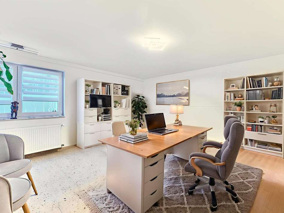 Büro (digitales Staging)