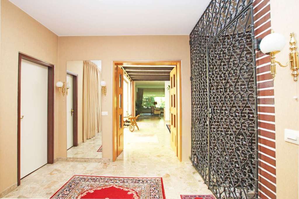 Immobilie in Jersbek - Hochwertiges Architektenhaus – Großzügiges Wohnen mit viel Privatsphäre - Bild 2