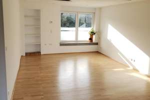 Helle  3,5-Zimmer-Wohnung mit Terasse an der Grenze zu Moers