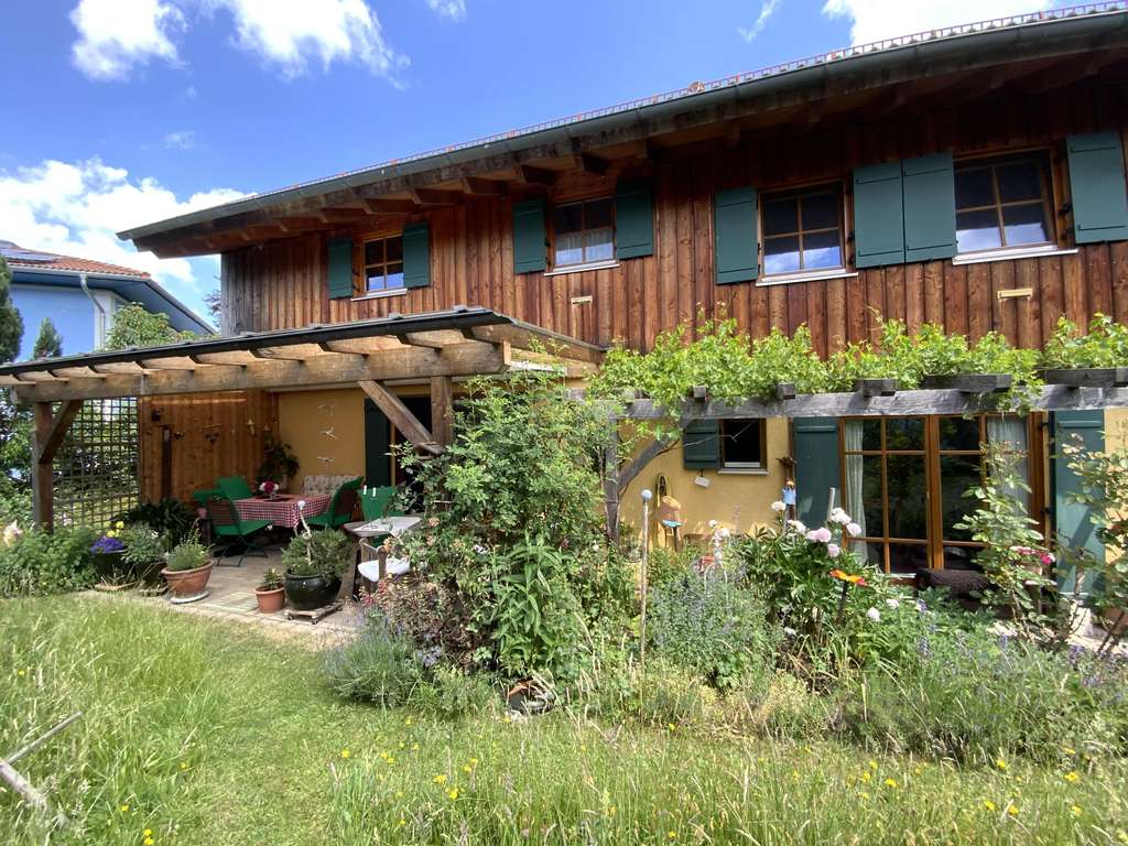 Immobilie in Amerang - Viel Platz für Ihre Zukunft: Regionales Holzhaus mit separater Einliegerwohnung in Amerang - Bild 0