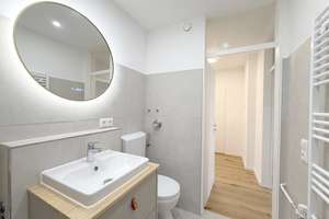 Ruhige Lage am Olympiapark und BMW ! Ganz neu enovierte 2 Zimmer-Wohnung mit Süd-Balkon zum Garten – Die vollständige Adresse der Immobilie erhältst du vom Anbieter., 80809 Am Luitpoldpark, München – Vorschaubild 19