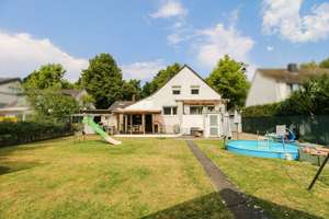 Für Macher: Charmantes Haus mit großem Garten in ruhiger Vorstadtlage – Die vollständige Adresse der Immobilie erhältst du vom Anbieter., 40589 Holthausen, Düsseldorf – Vorschaubild 2