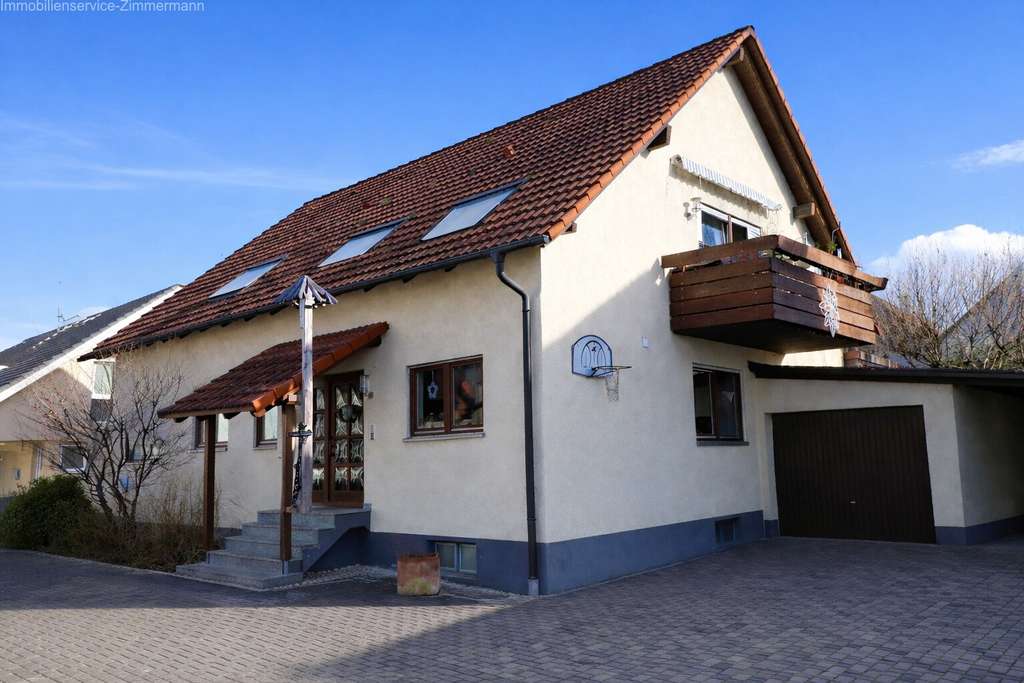 Immobilie in Renchen - Freistehendes Mehrfamilienhaus mit drei Wohneinheiten, Garten und guter Anbindung in Renchen - Bild 0