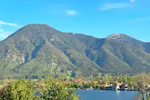 Haus mit unverbaubarem Blick zum Tegernsee, Rottach und Wallberg direkt am Leeberg, Dach ausbaubar – Miesbach (Kreis) – Vorschaubild 8