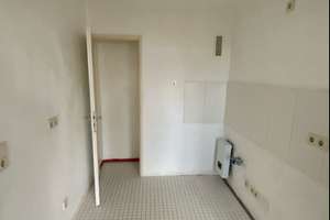 Gute Anbindung an den ÖPNV - Ideal für Schüler, Studenten, etc. – Rothenburger Str. 204, 90439 Sündersbühl, Nürnberg – Vorschaubild 4