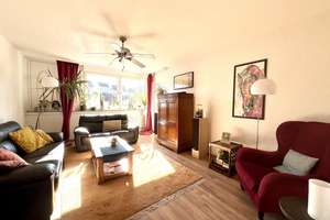 Mit sonnigem Balkon...