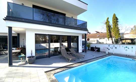 Exklusives Wohnerlebnis: Modernes Design-Haus mit Pool, Einliegerwohnung und exklusiver Ausstattung