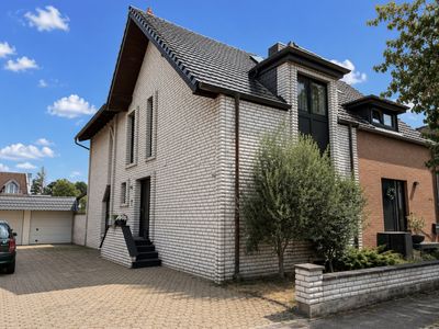 Modernisiertes Einfamilienhaus mit Pool in zentraler Lage von Dormagen