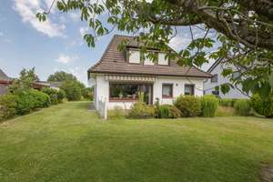 Ruhig und familienfreundlich gelegen mit großem Garten, Carport und Garage – Die vollständige Adresse der Immobilie erhältst du vom Anbieter., 24803 Erfde – Vorschaubild 2