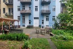 3-Raum-Wohnung mit Ladencharakter auf zwei Ebenen mit grünem Innenhof!