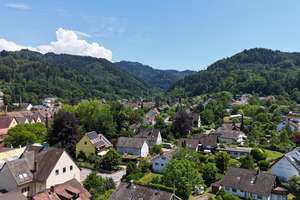 Architektonisches Wohnjuwel mit Einliegerwohnung – Großzügiges Zuhause in ruhiger Ortsrandlage – Die vollständige Adresse der Immobilie erhältst du vom Anbieter., 79295 Sulzburg – Vorschaubild 2