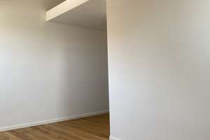 Exklusive 4-Zimmer-Dachgeschosswohnung mit Einbauküche in München Obermenzing – Die vollständige Adresse der Immobilie erhältst du vom Anbieter., 81247 Obermenzing, München – Vorschaubild 10
