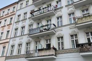 Top Lage - Altbau - Helle 2 Zimmerwohnung mit alten Dielen und mit Balkon – Schonensche Straße 00, 10439 Pankow (Ortsteil), Berlin – Vorschaubild 1