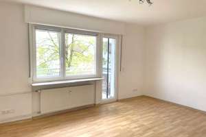 Sehr gepflegte, helle 2-Zimmer-Wohnung mit Balkon in begehrter Lage, Offenbach-Bieber