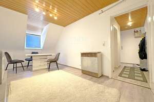 Gepflegte 2-Zi.-Wohnung mit EBK, gr. Bühne mit Ausbaupotenzial in Bad Cannstatt – Die vollständige Adresse der Immobilie erhältst du vom Anbieter., 70376 Neckarvorstadt, Stuttgart – Vorschaubild 2