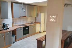 Helles Zimmer in 4er-WG– Nur 5 Min. zum Campus