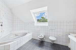 Großzügiges Familienhaus mit Gartenidylle und Einliegerwohnung – Die vollständige Adresse der Immobilie erhältst du vom Anbieter., 86199 Bergheim, Augsburg – Vorschaubild 8