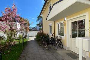 Wohnraum auf zwei Ebenen: Gartenwohnung mit zwei Terrassen, flexiblem Souterrain & S-Bahn-Anbindung