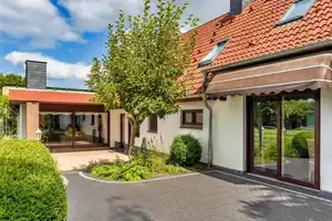 Gepflegtes Zweifamilienhaus mit mehreren Bauplätzen – Steinburg (Kreis) – Vorschaubild 8