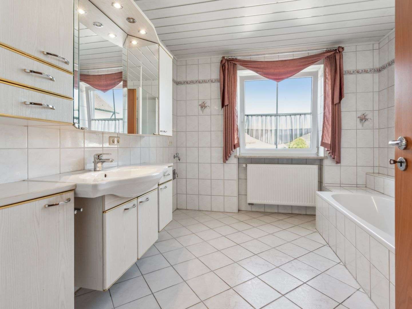 Immobilie in Affing - Großzügiges Mehrfamilienhaus inklusive 6 Bauplätze in Affing-Haunswies - Bild 2