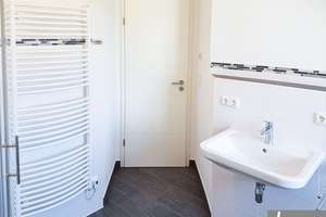 Charmante, kleine Doppelhaushälfte mit Balkon in Höchberg (kein Garten) – Sonnemannstraße 3, 97204 Höchberg – Vorschaubild 7