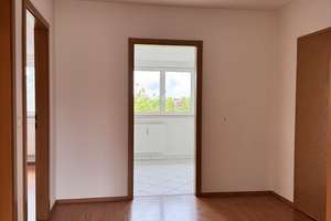 Vielseitig nutzbar: Vermieten oder einziehen – gepflegte DG-Wohnung in Top-Lage – Löschenhofweg 111, 47829 Uerdingen, Krefeld – Vorschaubild 2
