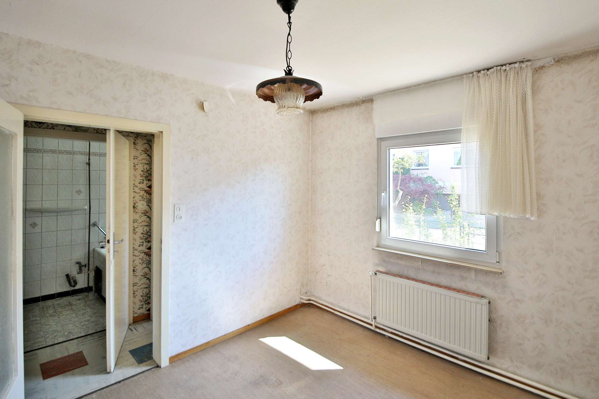 Immobilie in Birkenfeld - Gestaltungschance: 2-Familienhaus in Gräfenhausen mit Wintergarten, Garagen und großem Grundstück - Bild 11