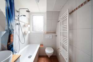 Helle und modern gestaltete 4-Zimmer-Dachgeschosswohnung in ruhiger Wohnlage – Auf dem Loh 15, 45289 Burgaltendorf, Essen – Vorschaubild 6