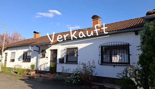 Bild von Reihenbungalow mit Gartenhof in Frankfurt am Main Nied