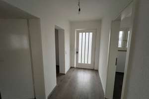 zentral gelegene 2-Zimmerwohnung,hell mit toller Aufteilung – Schwarzenberger Straße 33, 47226 Rheinhausen-Mitte, Duisburg – Vorschaubild 1