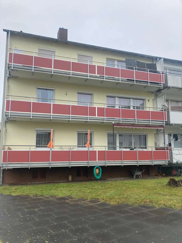 Immobilie in Northeim - 95 m² Wohnung im kleinen 3-Parteienhaus mit Balkon  – Stellplatz möglich - Bild 1