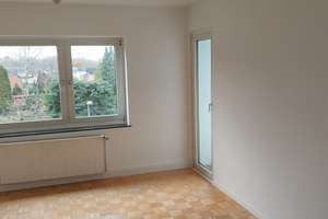 PROVISIONSFREI: Stilvoll sanierte 3-Zimmer-Wohnung mit Loggia, neuer Einbauküche, Parkett