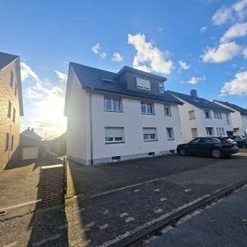 Junges Dreifamilienhaus mit Anbaupotenzial!