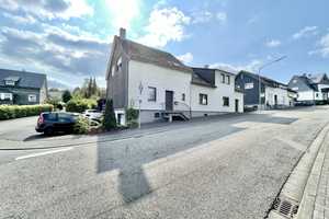 **Geräumiges Ein-/Zweifamilienhaus mit Garagen, Carport und großem Grundstück in Weitefeld** – Altenkirchen (Westerwald) (Kreis) – Vorschaubild 3