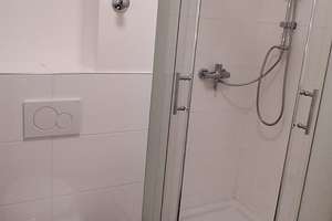 Mit Balkon: Top sanierte 2 Zimmer Wohnung mit Einbauküche – Kempener Allee 162, 47803 Benrad-Nord, Krefeld – Vorschaubild 2