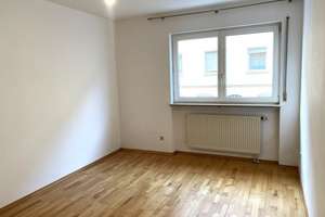 Barrierefrei ...
3- Zimmer- Wohnung mit Süd- Balkon und KFZ- Stellplatz
 – Die vollständige Adresse der Immobilie erhältst du vom Anbieter., 90443 Steinbühl, Nürnberg – Vorschaubild 3