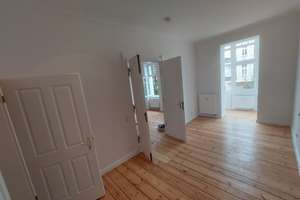 Geräumige, modernisierte 2-Zimmerwohnung mit Einbauküche und Balkon zu vermieten