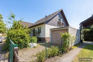 Platz für Ideen - Sanierungsbedürftiges Einfamilienhaus auf sonnigem Grundstück